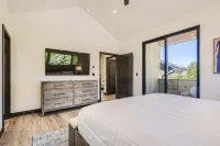 Lake & Mountain Views in Dillon! EV Charger