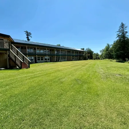 Summer Weekends Are Ready! Hot Tub, Sauna, Lake Front! 2 Bedrooms, 2 Full Baths!