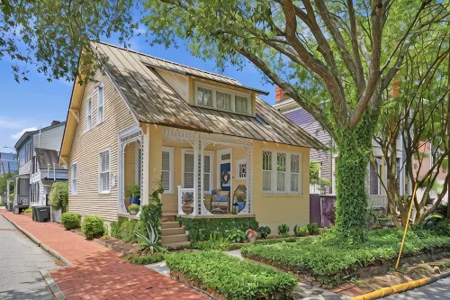 Historic Cottage on Greene Square – Walk to River Street, Downtown Savannah,Scad - Bungalows