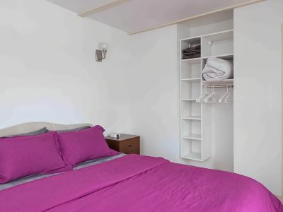 Petite+Perfect Modern Pad: parking+laundry+yard