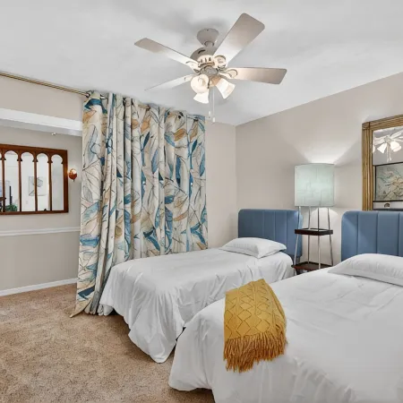10 Min Walk to DT! Fire Pit-Pet Friendly! A True DT Retreat!