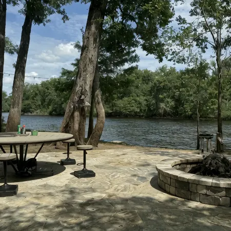 River House in Old Town FL with AC and Wi-Fi, Secluded But Not Remote, Enjoy! Отели в г. Дикси