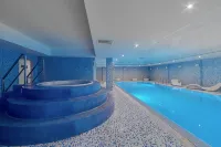 New Peterhof Hotel - Pools