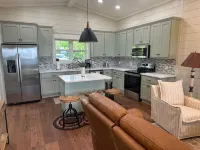 Romantic Getaway at Honeymoon Cottage