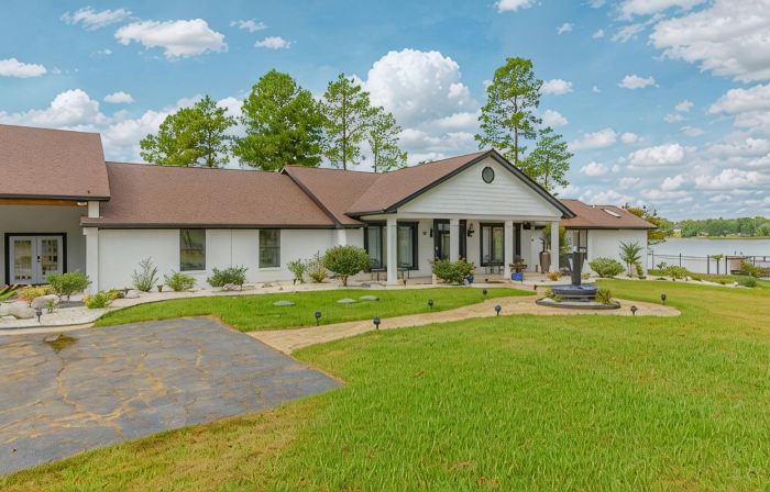 Spacious 5-bedroom lake home with WiFi, AC in charming Hattiesburg