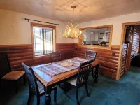Cozy spacious cabin in Beautiful Wrightwood Hotele w: Wrightwood