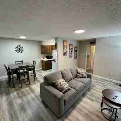1BR Retreat • Cozy & Bright Others