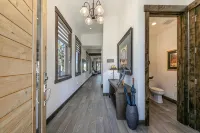 Schaffer's Mill Luxurious Mountain Escape w/ Hot Tub, BBQ, Firepit & EV Charger
