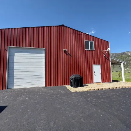 Charming 3-bedroom barn with AC, WiFi in delightful Lava Hot Springs