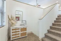 Modern luxurious 3 brm Lake Retreat. 10 mins to ski resorts. Family Friendly - 3-Star