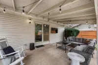 In-Ground Pool AND Hot Tub! Fenced Yard, Pet Friendly Home. Near Town!