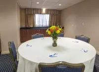 홀리데이 인 익스프레스 앤 스위트 버팔로 에어포트 바이 IHG - 조식 운영
