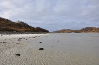 Lochside with beach access uninterrupted views of spectacular Highland Mountains - 3 stjerner