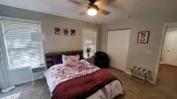 Perfect Background Hangout-Café Lit Patio, Bonfire, BBQ Grill-Near UF Stadium! - Balcony