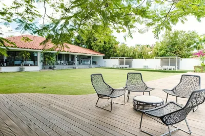 Luxurious Beach House - Private Pool Golf & Marina 酒店