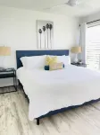 Oceanfront ground level recent remodel at Kona Isle - 4-Star