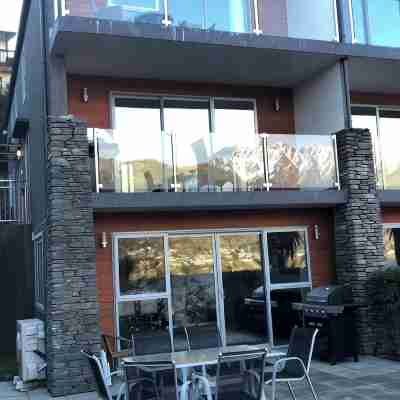 3 LEVEL LAKESIDE LUXURY, SPA BATH, INTERNAL GARAGE Hotel Exterior
