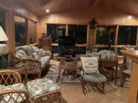 Home Sweet Home, Spacious Sunroom & Fun Deck!