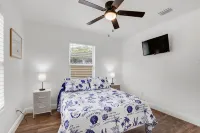 Cozy Duplex Retreat - Beaches, Hospital, Dining