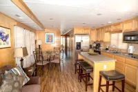 Aqua Lodge Houseboat "Calypso"