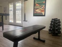 King bed with Pool table, decked patio and, gym. - Træningscentre