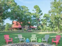 Large Cabin in the Kiamichi Wilderness Hotels in Pushmataha County