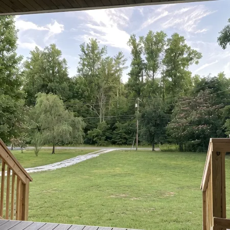 Trailer and pet-friendly! Hot tub! Minutes to Windrock and Frozen Head!