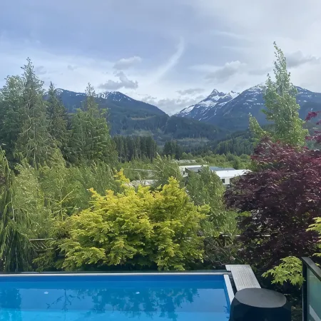 Mountain Serenity Meets Luxury Отели в г. Сквомиш