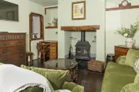 Charming 2 Bedroom Character Cottage - 3-Star