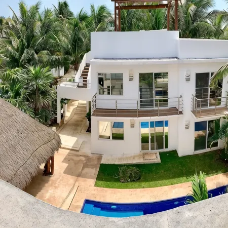 Lovely ground floor condo with pool and roof in Punta Sur