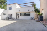 A 10 mn walk from the beach with view on the cap canaille house of 100 m2