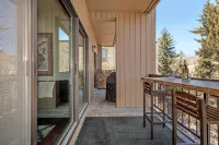 Riverfront 2BR2BA Condo. Sauna, Pool & Hot Tub. Minutes to Vail & Beaver Creek.