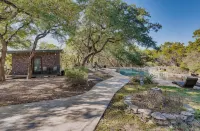 Cozy Modern Cabin wt Pool, Hot Tub, Fire pit and Goats, Alpacas, Chickens & Emus - 木屋