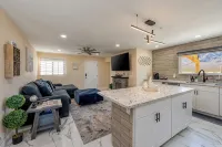 Desert Retreat-Charming 2-bedroom house with a View - Boutique