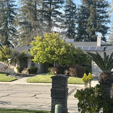 One Bdrm, private bathroom, kitchenette, laundry facilities & gated patio.