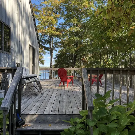 Spectacular waterfront home with panoramic views on 4 private acres !