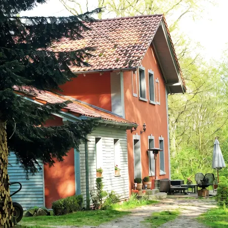 Old forester's house in the nature park, surrounding area of Berlin, own terrace, sauna, WiFi