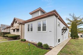 Berwyn Bungalow - Explore Chicago from a Modern, Hip Bungalow vacation home.