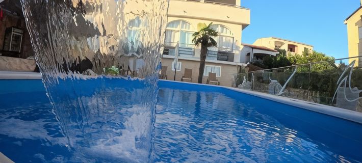 Apartments Sun Dance 2 With Heated Pool Hotels in Novalja