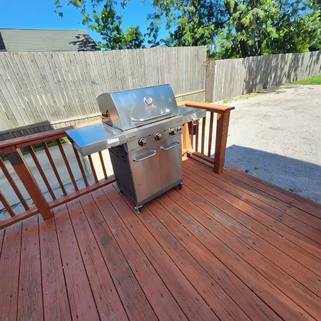 Come visit The Sunflower House! 4 bedrooms 2 baths in Ashtabula Harbor with WIFI