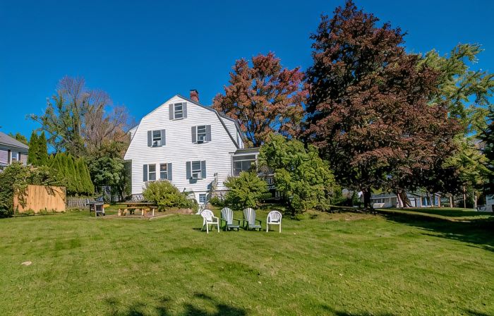 Historic Wolfeboro Home one block to Village