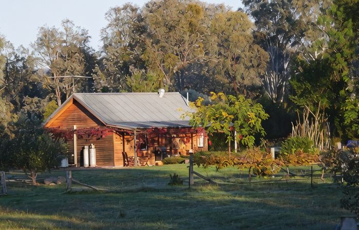 Relax in a beautiful private peaceful setting 5 minute drive from Beechworth