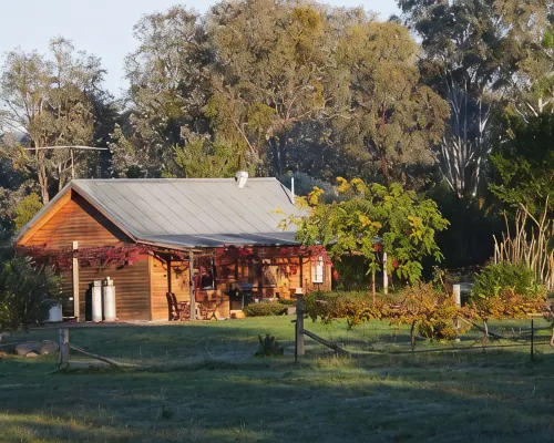 Relax in a beautiful private peaceful setting 5 minute drive from Beechworth ビーチワースのホテル