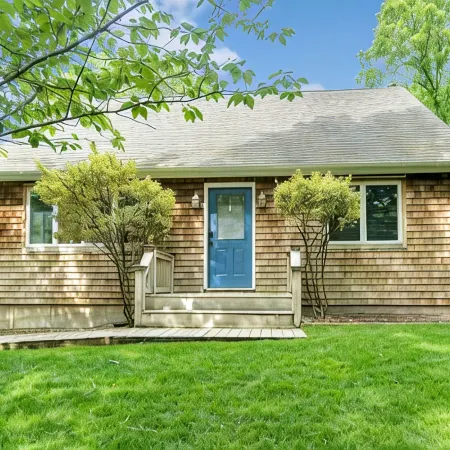 Enjoy a lovely summer retreat in Sag Harbor Village, 1 mile to Main Street