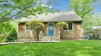 Enjoy a lovely summer retreat in Sag Harbor Village, 1 mile to Main Street