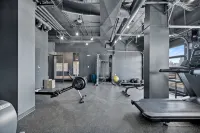 Free Parking and Gym - Loft Near Wells Fargo Arena Downtown - Stocked Kitchen