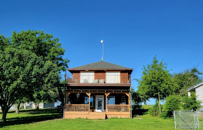 Waterfront Retreat, Lake Limestone