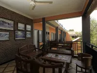Guest House Rumah Wahidin Syariah Hotels in Mayangan