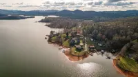 Lake view and lakes access home on Lake Chatuge -mountain view -spacious home. - Wifi
