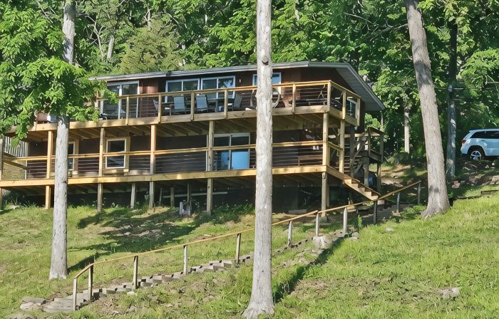 New! Modern!  Fire Pit!  Paddle Boards! 5 Bedrooms! On the water! Boat Dock!